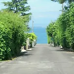 In With Garda Views لاتيزي
